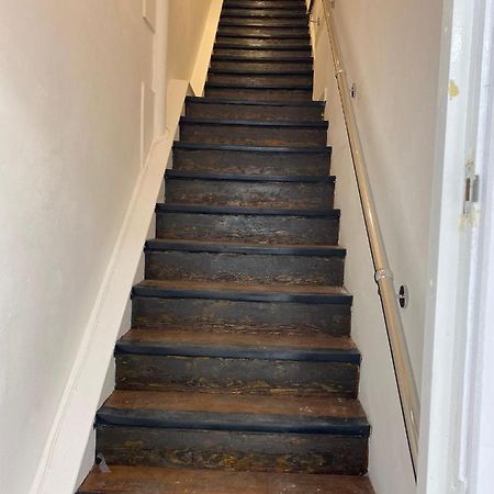 Lovely 1-Bedroom Loft Apartment Above Shop With Free Parking- Long Term Let Available Maldon Kültér fotó