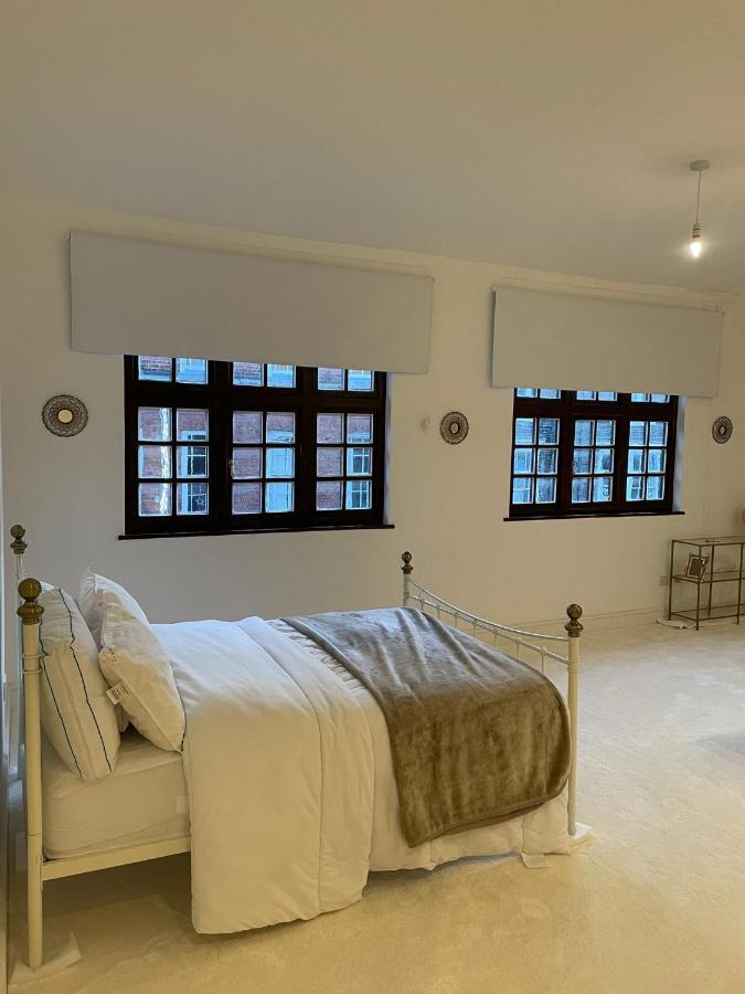 Lovely 1-Bedroom Loft Apartment Above Shop With Free Parking- Long Term Let Available Maldon Kültér fotó